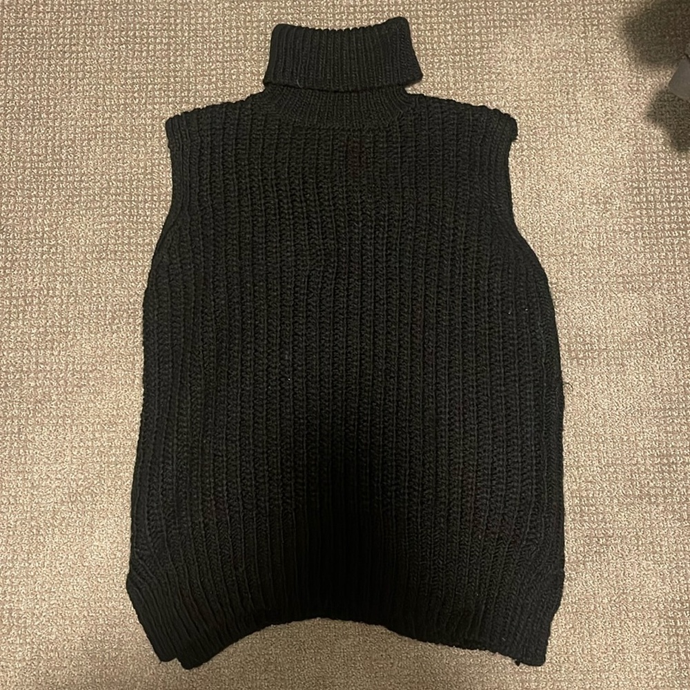 Turtleneck Sleeveless Sweater